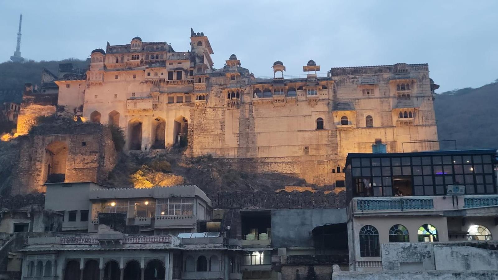 Haveli Braj Bhushanjee Heritage Hotel Būndi Extérieur photo