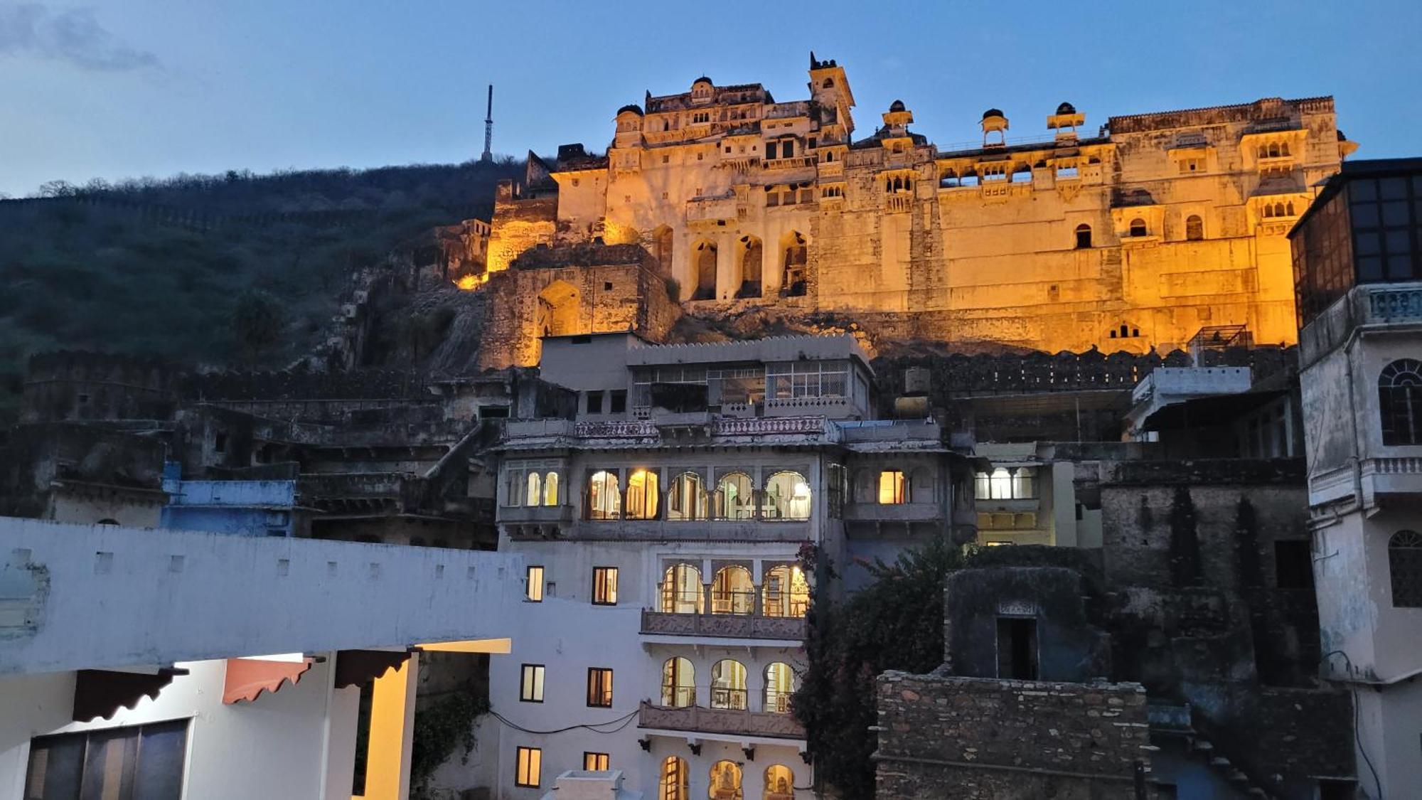 Haveli Braj Bhushanjee Heritage Hotel Būndi Extérieur photo