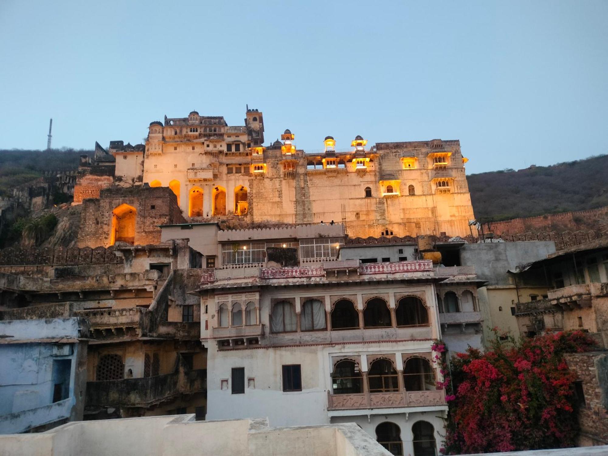 Haveli Braj Bhushanjee Heritage Hotel Būndi Extérieur photo